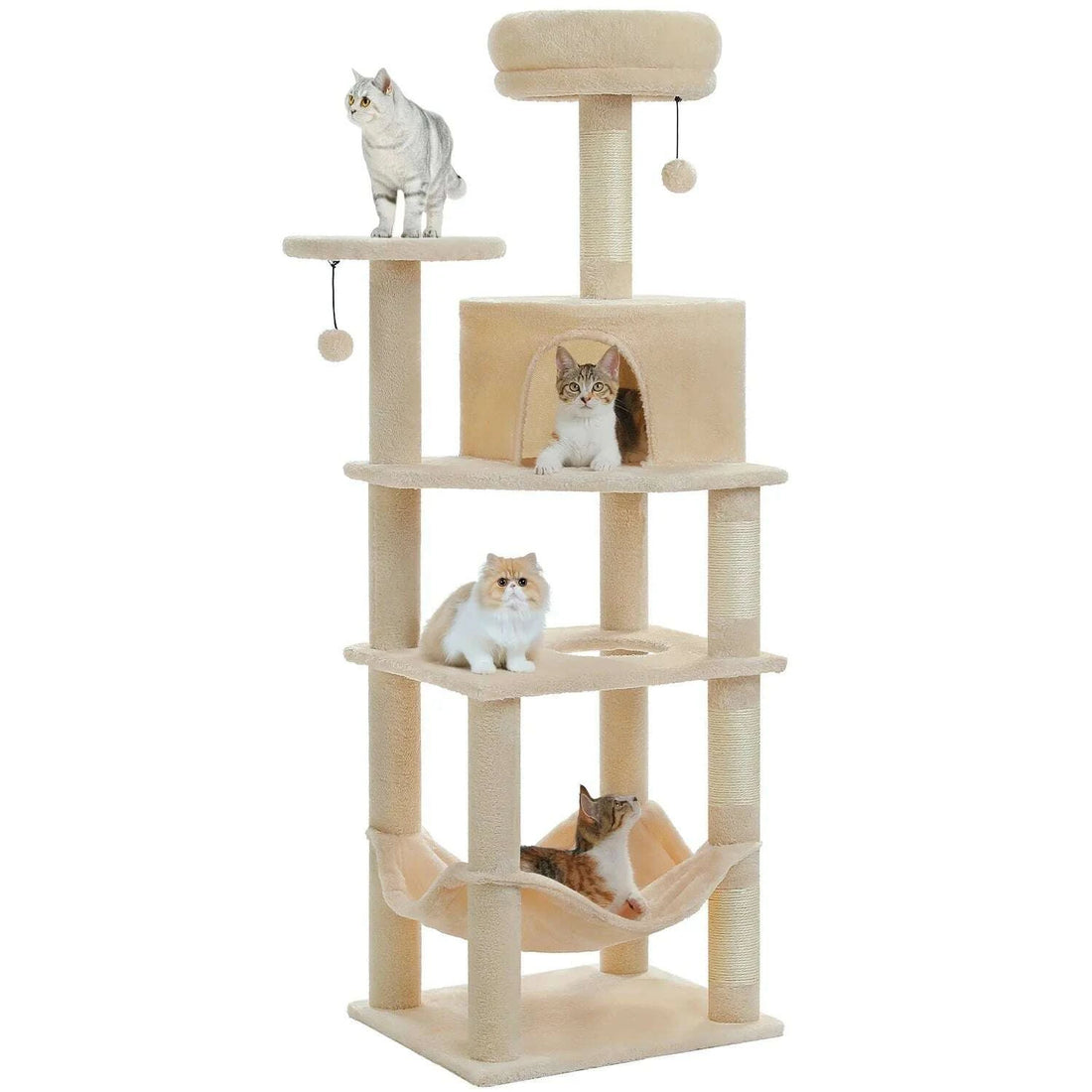 Arbre à chat beige crème sur fond blanc, 4 chats répartis du hamac au perchoir
