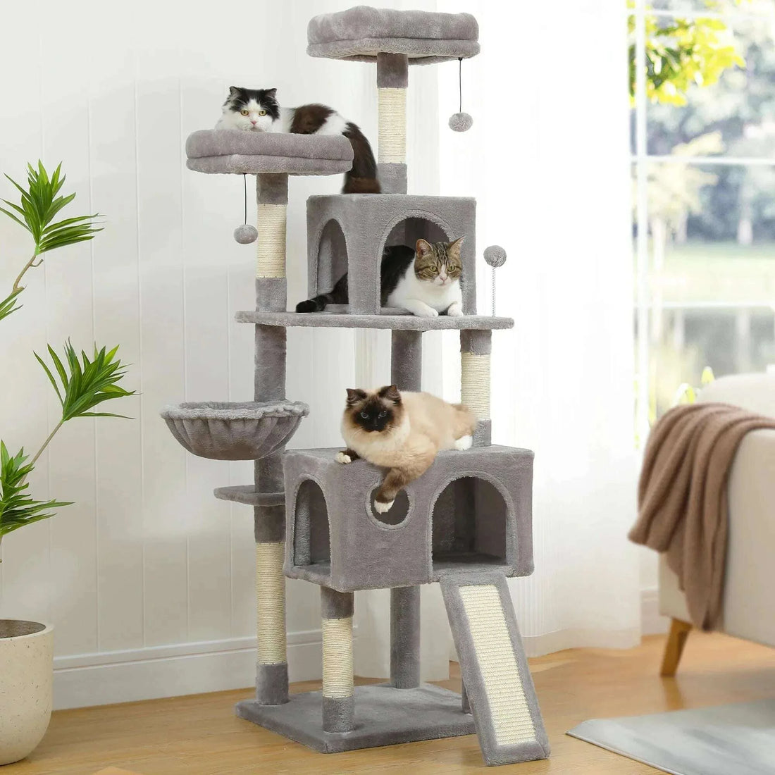 Arbre à chat design luxe aux finitions raffinées