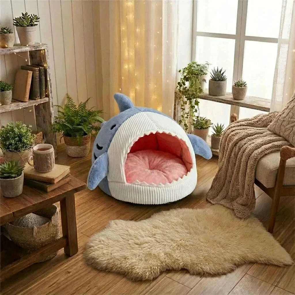 Maison pour chat requin, ouverture en gueule de requin avec coussin moelleux rose
